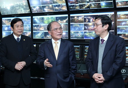 ປະທານສະພາແຫ່ງຊາດຫງວຽນຊິງຮູ່ງອວຍພອນປີໃໝ່ຢູ່ອົງການຕ່າງໆ